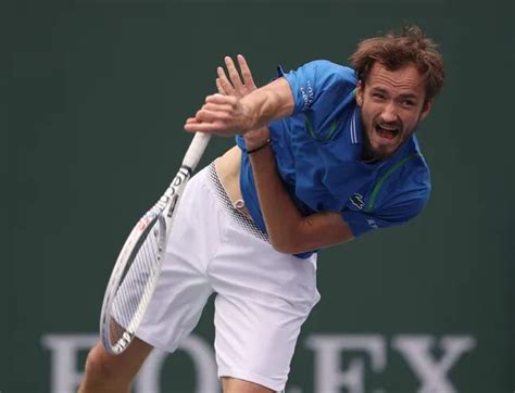 Medvedev gana con épica a Zverev y jugará sus primeros cuartos de