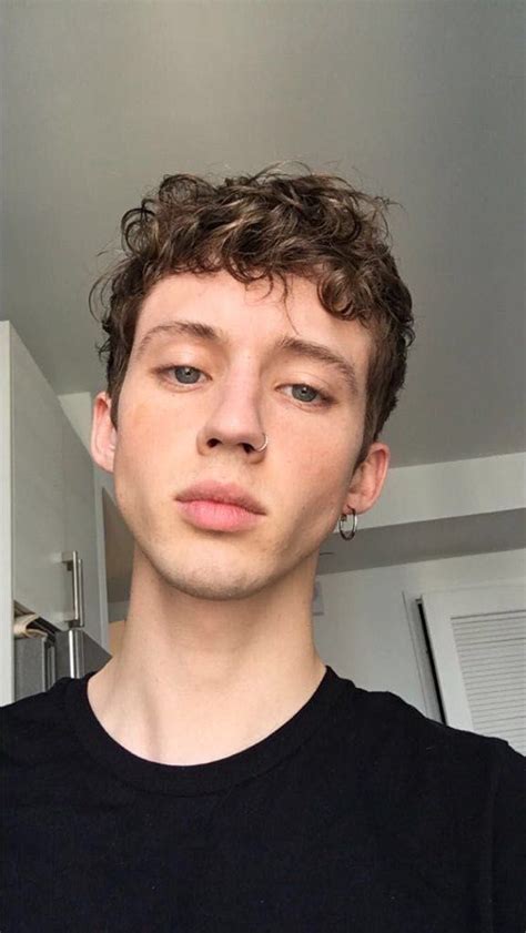 Pin Em Troye Sivan