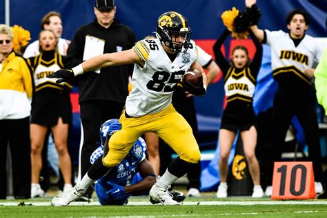 Luke Lachey Erick All Continue Iowa Footballs Tradition At Tight End