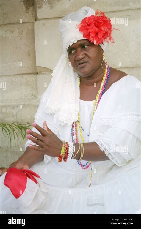 Cuban woman santeria hi-res stock photography and images - Alamy