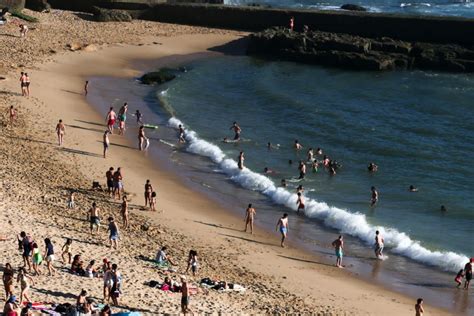 Praia Dos Pescadores Na Ericeira Interditada A Banhos