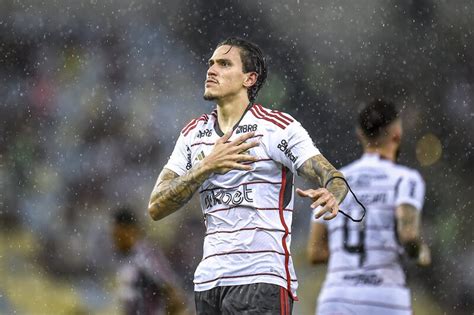 Artilheiro do Flamengo Pedro iguala melhor início de ano da