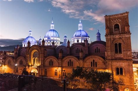 Catedral De Cuenca Ecuador Desde Sus Terrazas Foto Premium