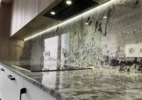 Гранит натуральный в интерьере кухни фото в Москве и России