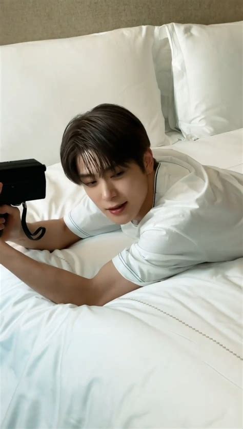 On Twitter Rt Empathyoonoh Jaehyun Is So Dreamy