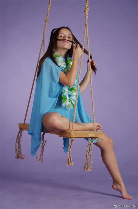 Marvel Charm Nika Swing 024 Postimages