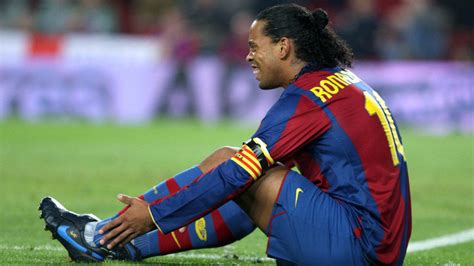 Ronaldinho se retira del fútbol