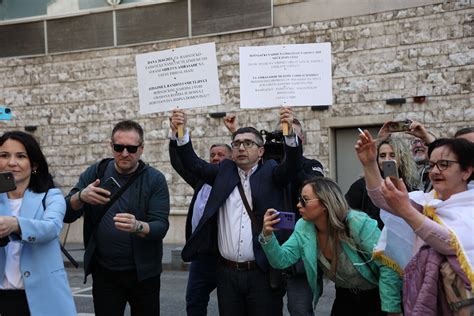 Počeli protesti ispred Parlamenta FBiH