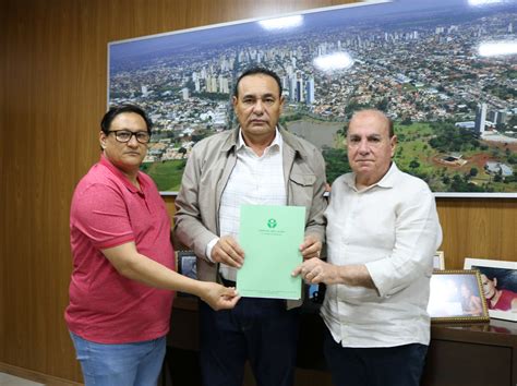 Presidente Carlão Recebe Diretores Do Hospital São Julião E Faz