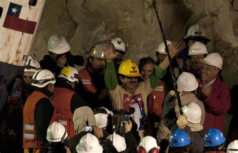 Todo Chile Celebra Que Los 33 Mineros Están Bien Y En Libertad