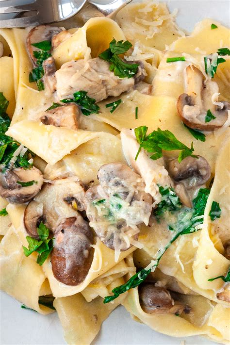 20 Minute Creamy Chicken And Mushroom Pasta NOT Much Cream Scrummy