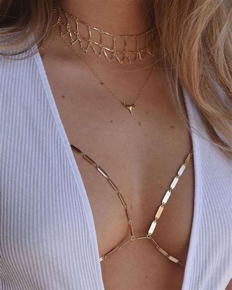 Accesorios Minimalistas que te harán lucir más Bella Body chain