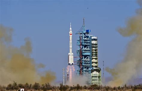 Shenzhou Xvii Mission Heads For Space Station Chinadaily Cn