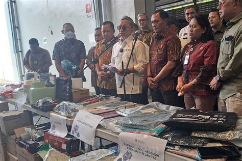 Gerebek Gudang Impor Ilegal Rp40 Miliar Satgas Bongkar Jaringan Mafia