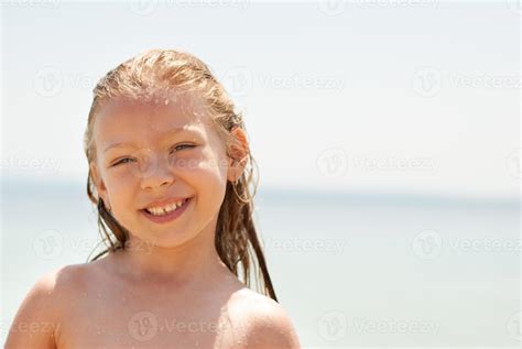 Little girl at beach 14235986 Stock Photo at Vecteezy