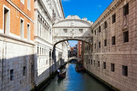 Ponte Dos Suspiros E G Ndola Em Veneza It Lia Foto Premium