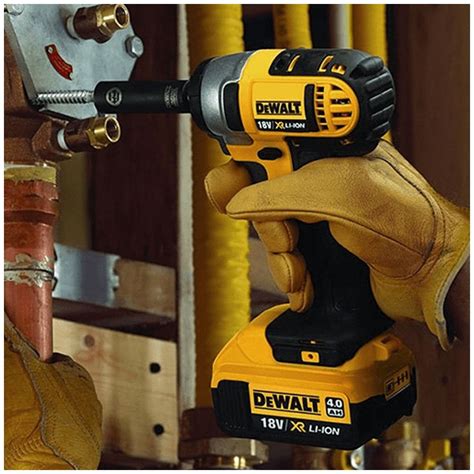 Shaya Azar Dewalt Dcf M Qw V Xr Li Ion Battery Compact Impact