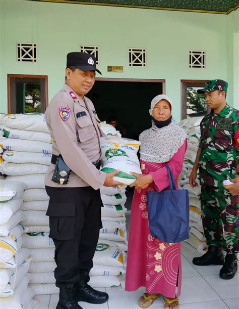 BHABINKAMTIBMAS MONITORING PENYALURAN BANSOS BERAS KEMENSOS