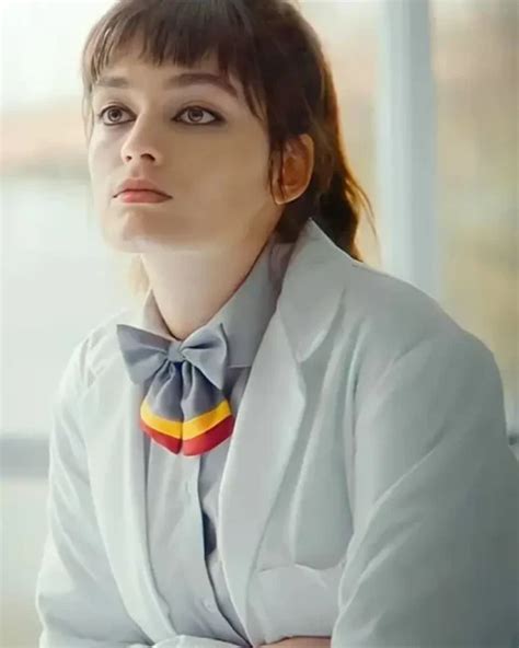 Emma Mackey Sex Education S3 E8 White Coat William Jacket