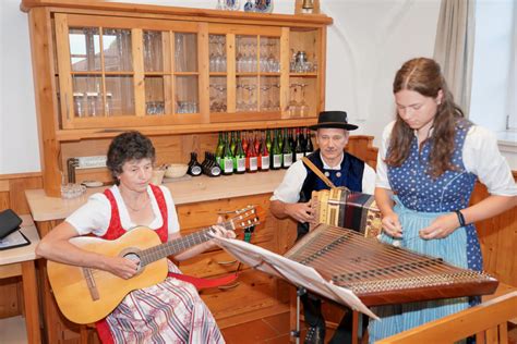 Patenbitten Im Trachtenkulturzentrum Holzhausen Bayerns Trachtler