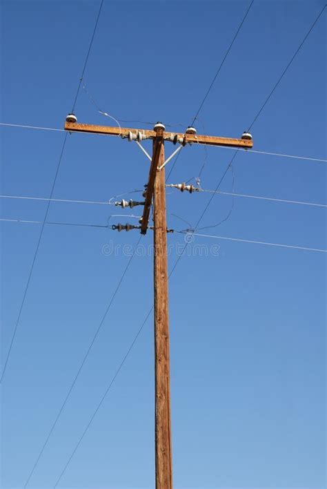 Palo Di Telefono Immagine Stock Immagine Di Cielo Utilità 1682751