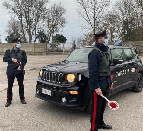 Lautista Ferma Il Tir Scendono Giovani Afgani