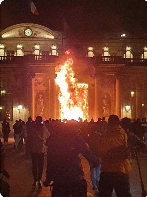 Paco Lobo On Twitter Arden Las Calles Y Plazas De Toda Francia