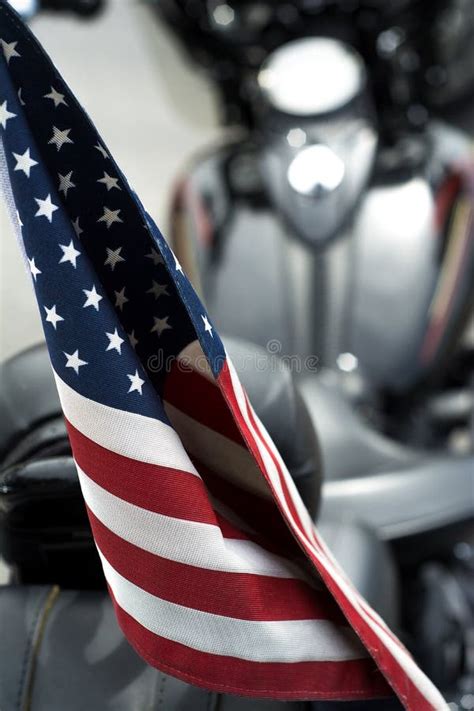 Bandera Americana Blanca Y Azul Roja En La Motocicleta Foto De Archivo