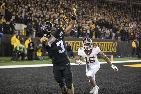 Iowa football team wearing blackout uniforms against Minnesota - The ...