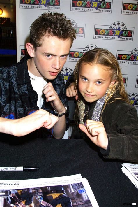 02/11/02 - Spy Kids' stars sign autographs at Toys R Us in New York ...