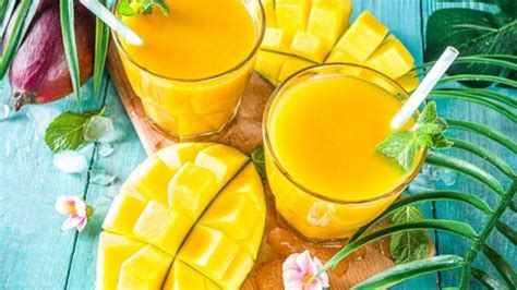 Refrescante agua de mango con piña disfruta de una fusión frutal con