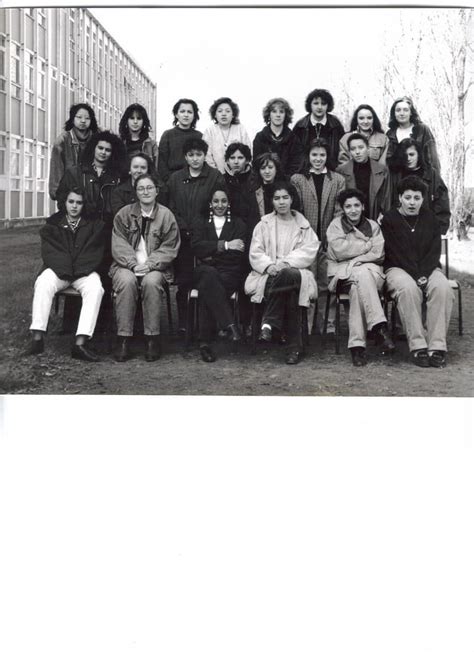 Photo de classe 1ère année de BEP industrie de l habillement de 1990