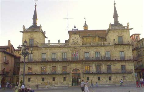 Plaza Mayor De León In Leon 13 Reviews And 27 Photos