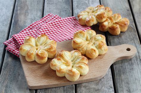 How To Make Cream Cheese Stuffed Brioche Flowers