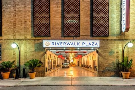 Riverwalk Plaza Hotel | Amenities | Valet Riverwalk Parking