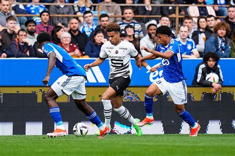 L1 Rennes Tombe De Haut Face à Strasbourg Foot 01