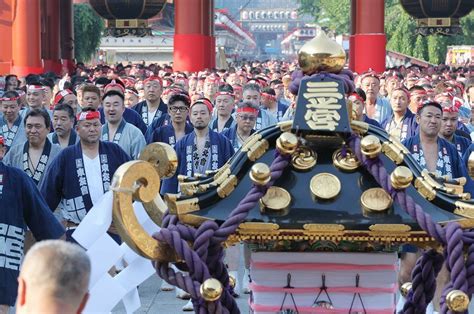 「宮出し」威勢良く：浅草・三社祭 写真特集55 毎日新聞