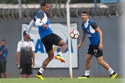 Santos Pode Ter No Cl Ssico Uma Dupla De Zaga Que Ainda N O Venceu No