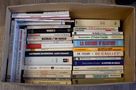 Ensemble de livres sur le Général Charles de Gaulle dont Mémoires de