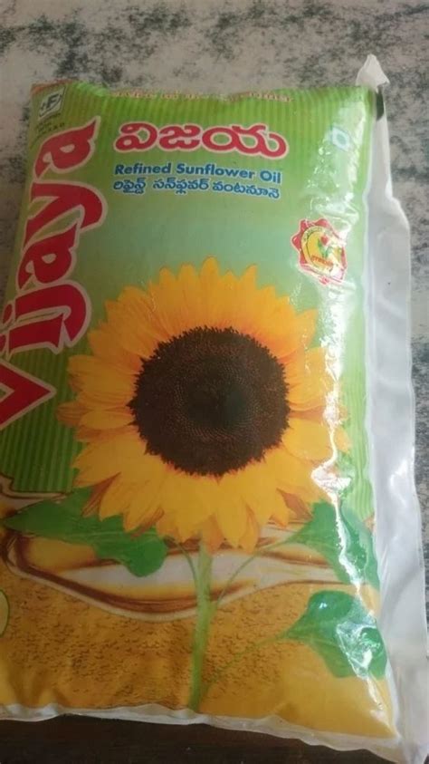 Sundrop Vijaya Refined Sunflower Oil Packaging Type Pouched