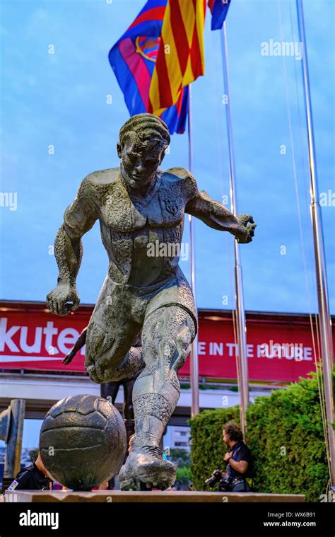 BARCELONA - SEP 14: The Lazlo Kubala Stecz statue in front of the stadium at the La Liga match ...