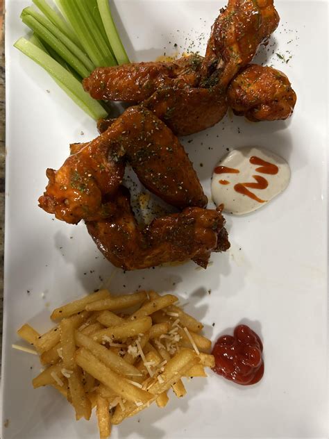 Smoked Buffalo Wings With Garlic Parm Fries R Wings