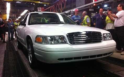 Ford Crown Victoria Information And Photos Momentcar