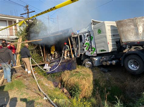 Chocan Trailers De Frente Uno Se Incendia