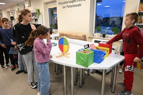 Absurd nie czytać Noc Bibliotek z Babcią Grunią GMINNA BIBLIOTEKA