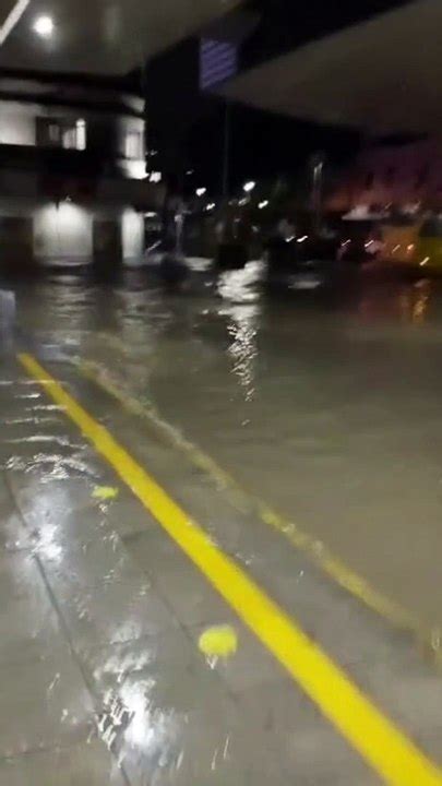 FOTOS Joinville tem ruas alagadas após chuva de 74 milímetros em três