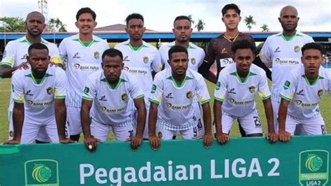 Boaz Salossa Cetak Gol Persewar Waropen Kalahkan Persiba Balikpapan