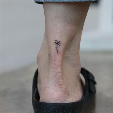 11+ Minimalist Plant Tattoo Ideas That Will Blow Your Mind!