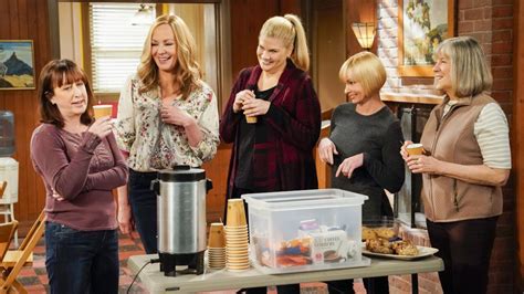 Allison Janney And The Mom Cast React To The Funniest Lines Of The Cbs