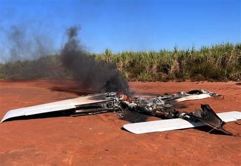 FAB intercepta avião em voo clandestino no Paraná Força Aérea